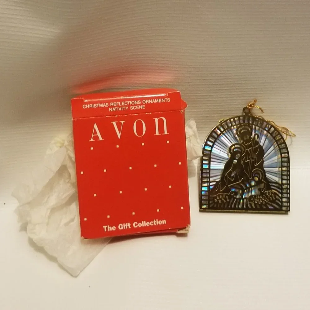 Dazzling vintage Avon Nativity Reflections ornament - Picture 3 of 11